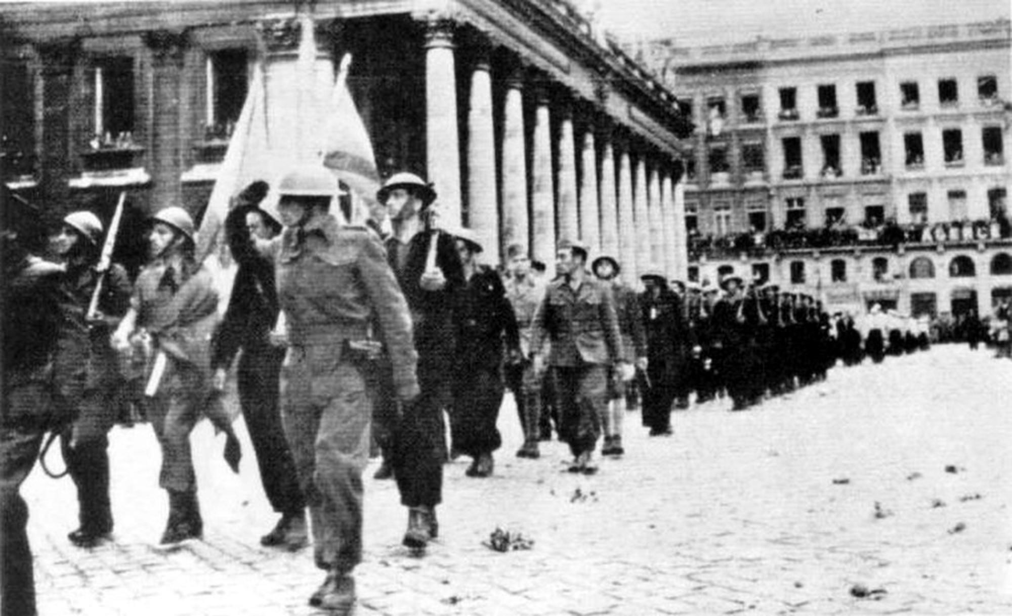 Desfile del Guernika y el Libertad